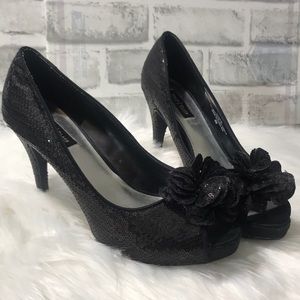 WHITE HOUSE BLACK MARKET FANCY PUMPS